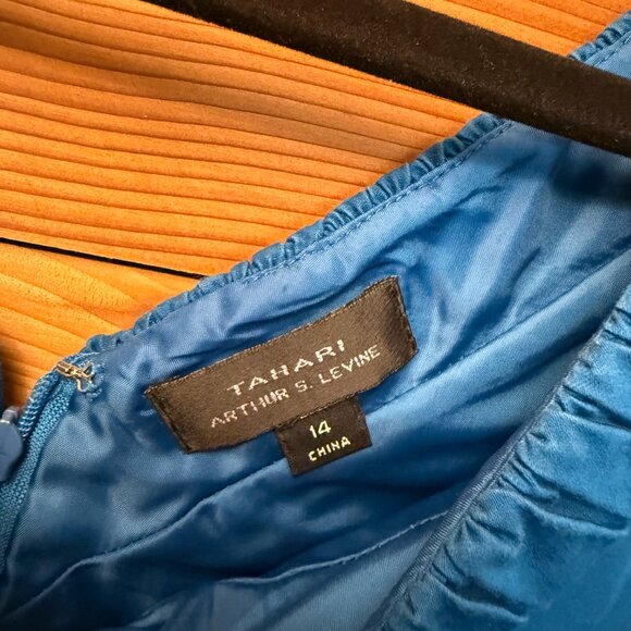 Tahari Arthur S. Levine Blue V Neck Dress - 14 - Picture 5 of 6